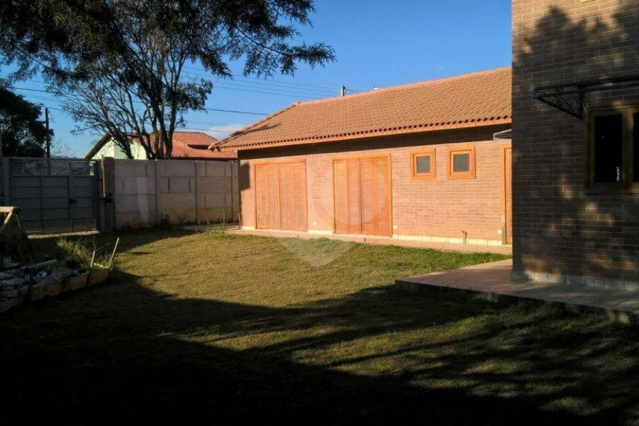 Casa à venda ou para alugar com 3 suítes no condomínio Vilarejo Estoril, Mairiporã - SP