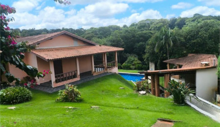 Casa à venda com 3 suítes no condomínio Granja Verediana, Ibiúna - SP