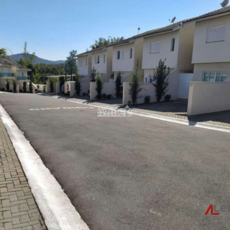 Casa à venda com 2 quartos no condomínio Residencial Manuela, Chácaras Maringá, Atibaia - SP