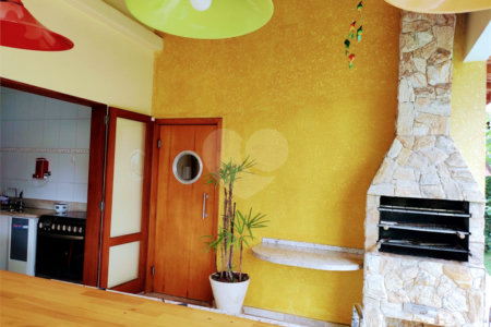 Casa à venda com 4 quartos, sendo 2 suítes, no condomínio Fazendinha Chácara Vale do Rio Cotia, Carapicuíba - SP