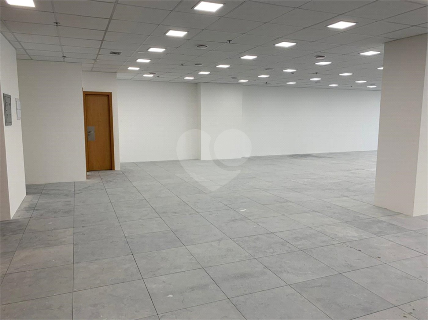 Sala à venda em Várzea de Baixo, São Paulo, SP