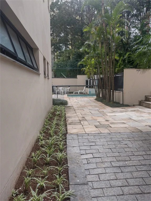 Apartamento à venda com 3 suítes em Vila Suzana, São Paulo, SP