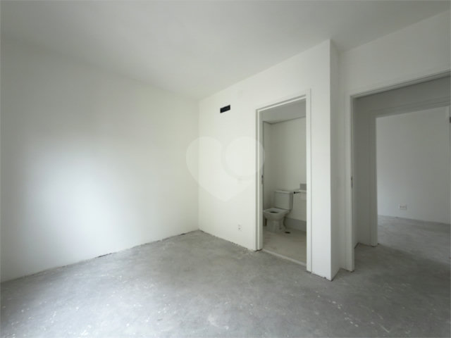 Apartamento à venda com 3 suítes em Vila Nova Conceição, São Paulo, SP