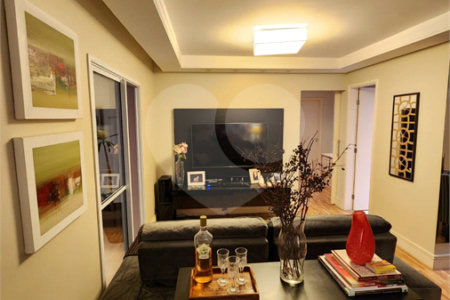 Apartamento à venda com 3 suítes em Vila Suzana, São Paulo, SP