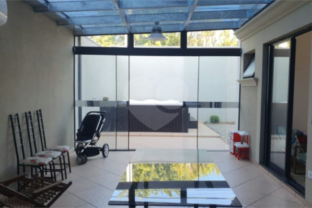 Casa à venda com 4 suítes no condomínio Vila Inglesa, Atibaia - SP