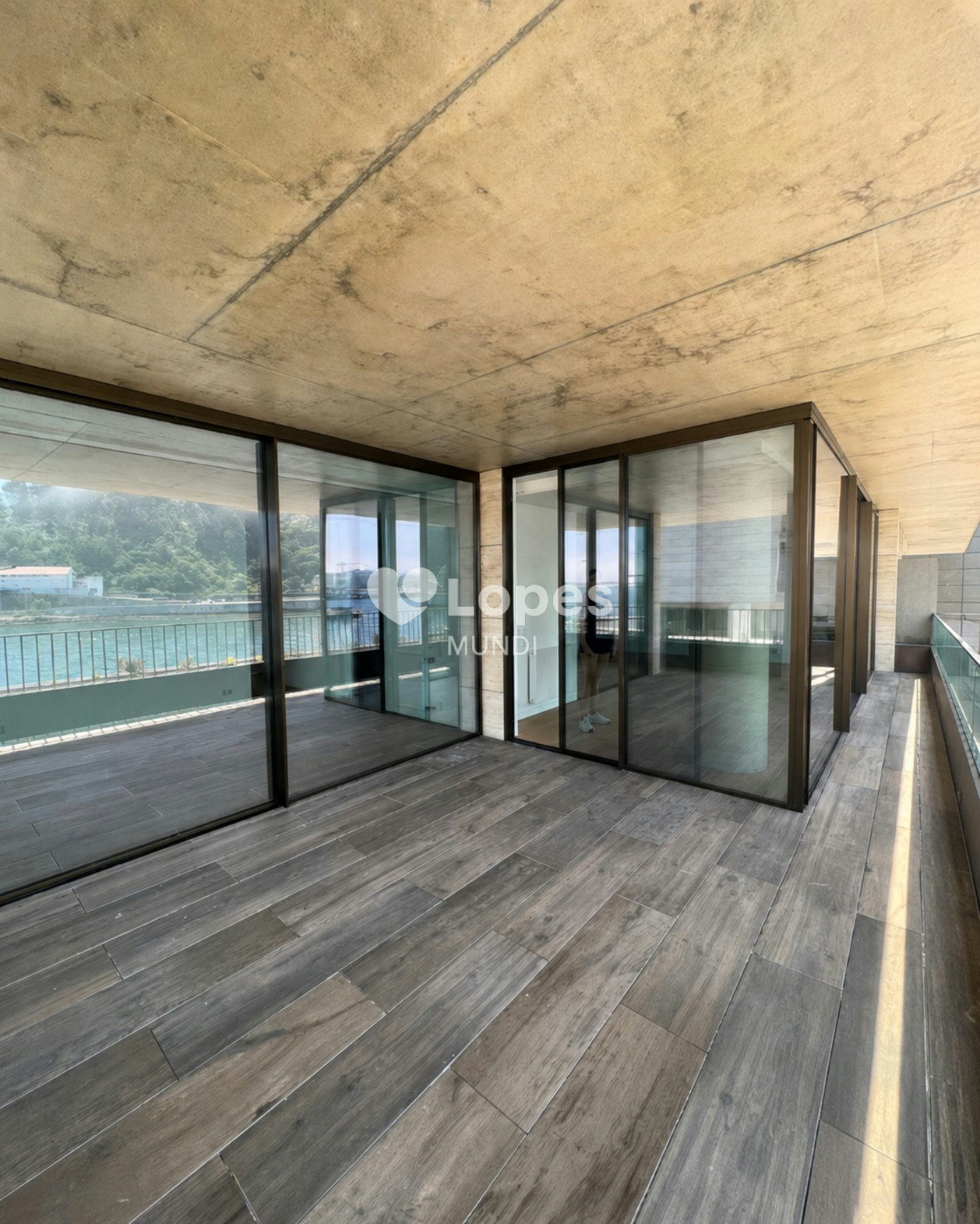 Apartamento T4 à venda em Lordelo do Ouro, Porto, Portugal – 240 m²
