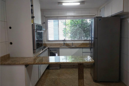Sobrado à venda com 5 quartos em Campo Grande, São Paulo, SP