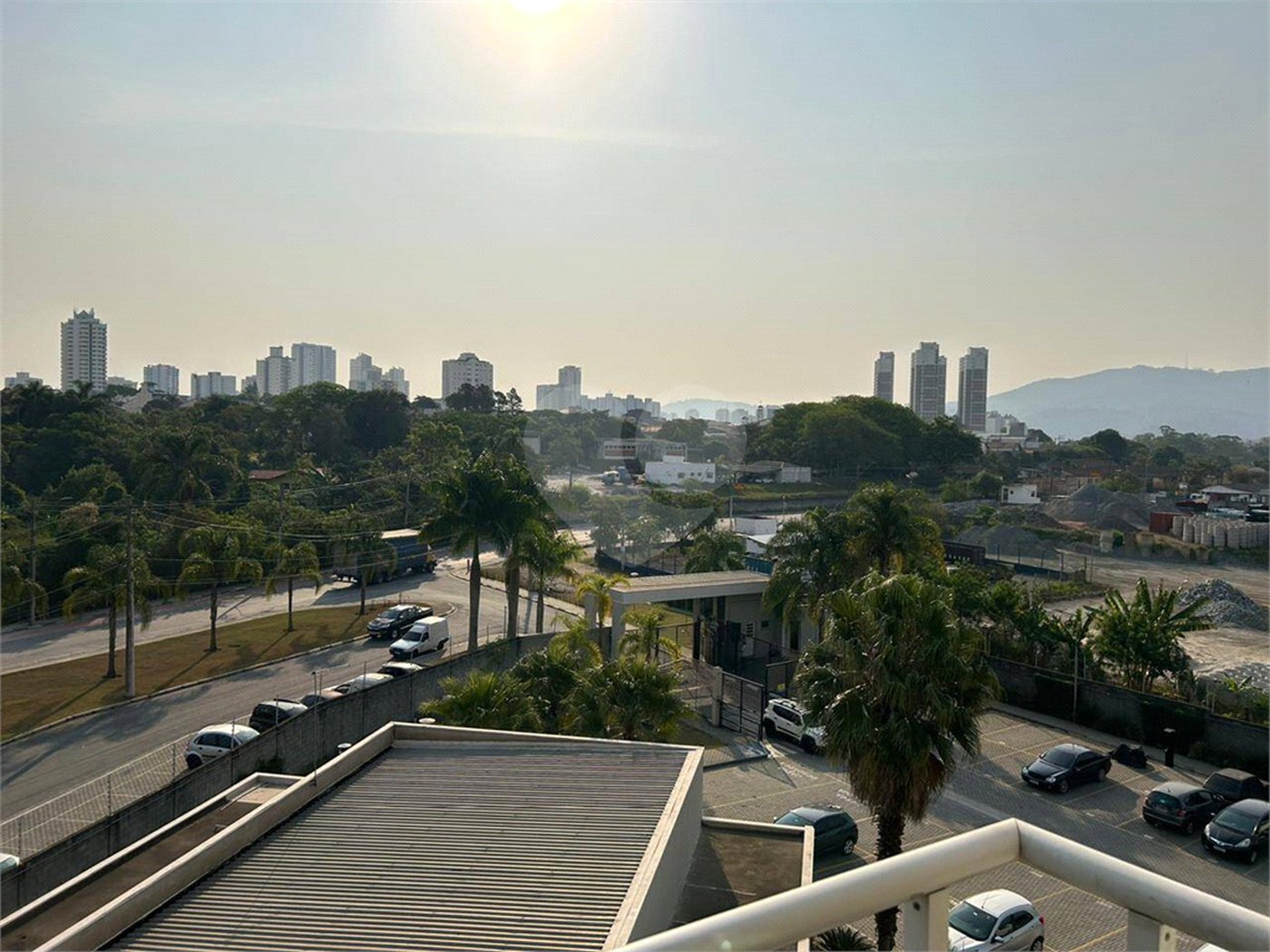 Apartamento à venda com 4 quartos, sendo 1 suíte,  em Jardim Armênia, Mogi das Cruzes, SP