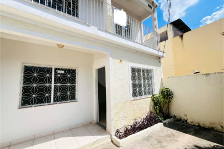 Duas casas por 250 mil próxima do Tingui