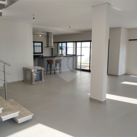 Casa à venda com 3 suítes no condomínio Santa Isabel I, Louveira - SP