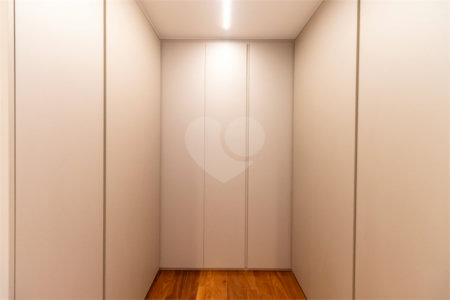 Apartamento à venda com 3 suítes em Campo Belo, São Paulo, SP