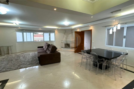 Casa à venda com 4 quartos, sendo 3 suítes, em Vila Galvão, Guarulhos, SP