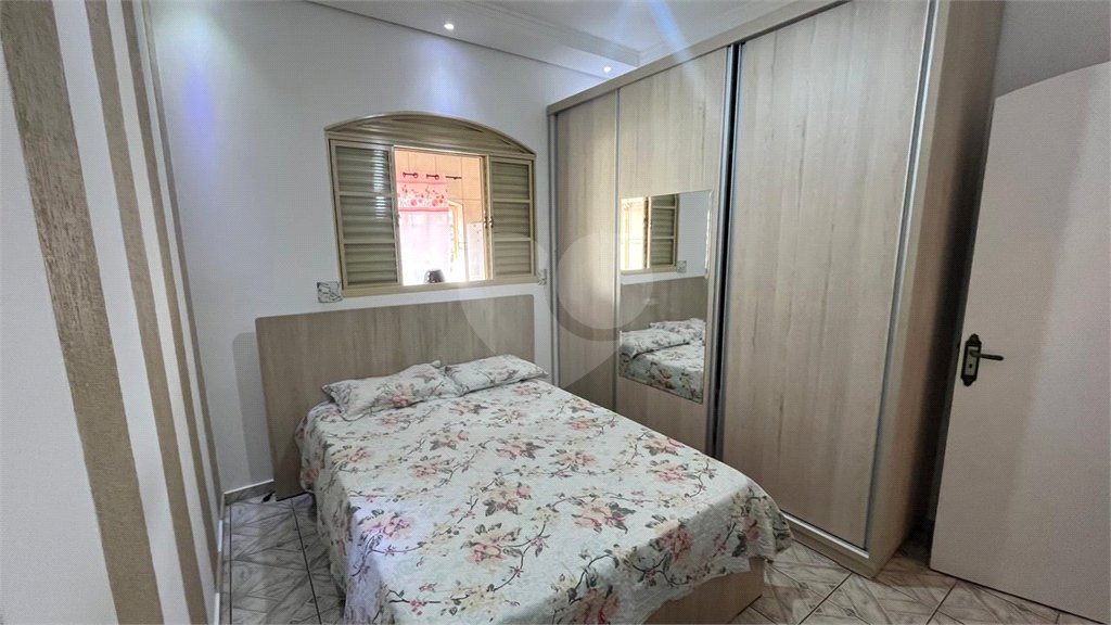 Casa à venda com 2 quartos, sendo 1 suíte, no Centro, Sarapuí, SP