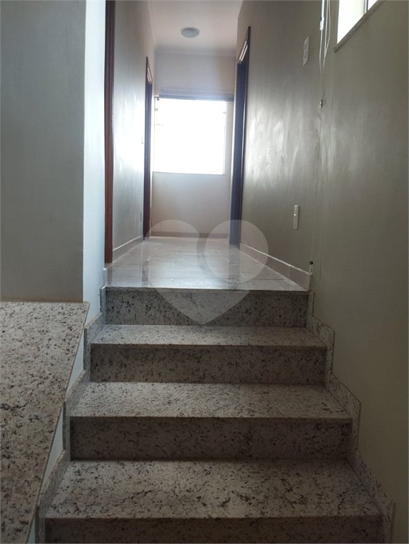Sobrado à venda com 4 quartos, sendo 3 suítes, em Altos do Jaraguá, Araraquara, SP