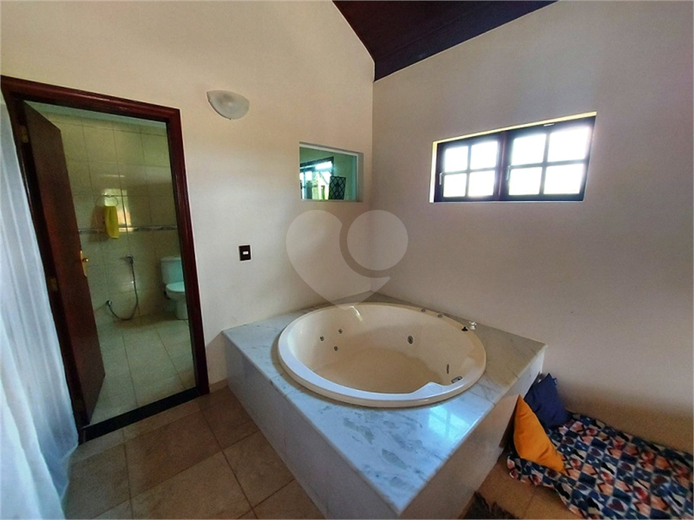 Casa à venda com 5 suítes em Canguera, São Roque, SP