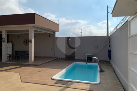 Casa térrea com piscina para venda no Residencial Arcoville