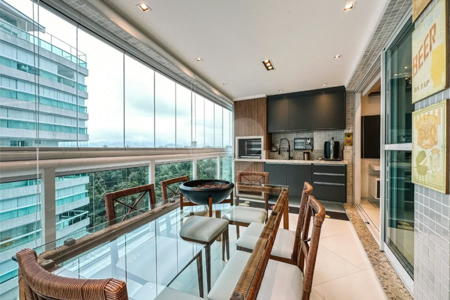 Apartamento à venda com 3 quartos, sendo 2 suítes,  em Riviera de São Lourenço, Bertioga, SP