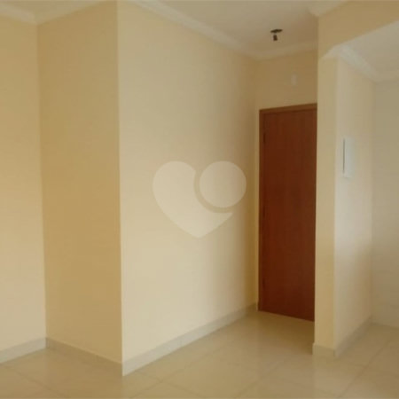 Apartamento no Condomínio Residencial Clarice.