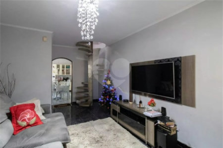 Casa á venda com 2 quartos e 2 vagas de garagem no Jardim Santa Clara