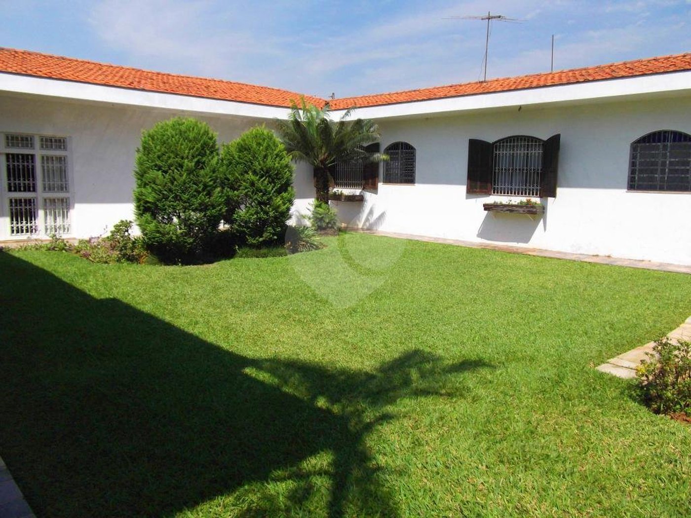 Casa Térrea à venda com 4 quartos, sendo 2 suítes, em Interlagos, São Paulo, SP