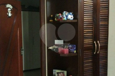 Sobrado à venda com 5 quartos, sendo 4 suítes,  em Vila Mazzei, São Paulo, SP