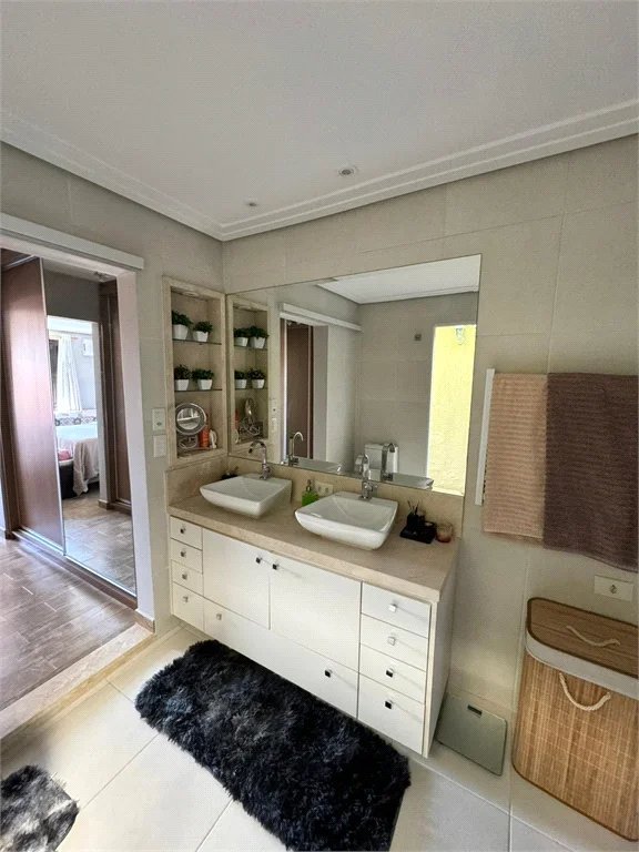Casa à venda com 3 quartos, sendo 1 suíte, no condomínio Residencial Jardim das Flores 1510, Cotia - SP