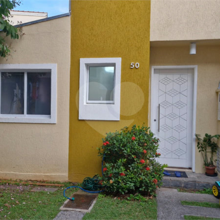 Casa à venda com 3 quartos, sendo 1 suíte,  no condomínio Moradas do Horto, São Paulo - SP
