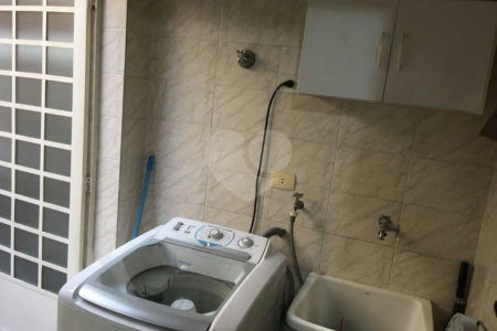 Casa à venda com 3 quartos, sendo 1 suíte, no condomínio Sobrado, São Paulo - SP