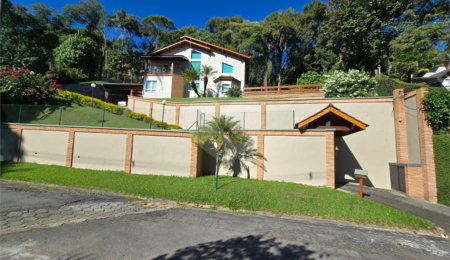 Casa à venda com 3 suítes no condomínio Associação Reserva das Hortênsias, Mairiporã - SP