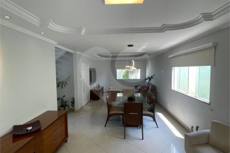 Casa à venda com 5 quartos, sendo 1 suíte, no condomínio Residencial Green Ville, Rio de Janeiro - RJ
