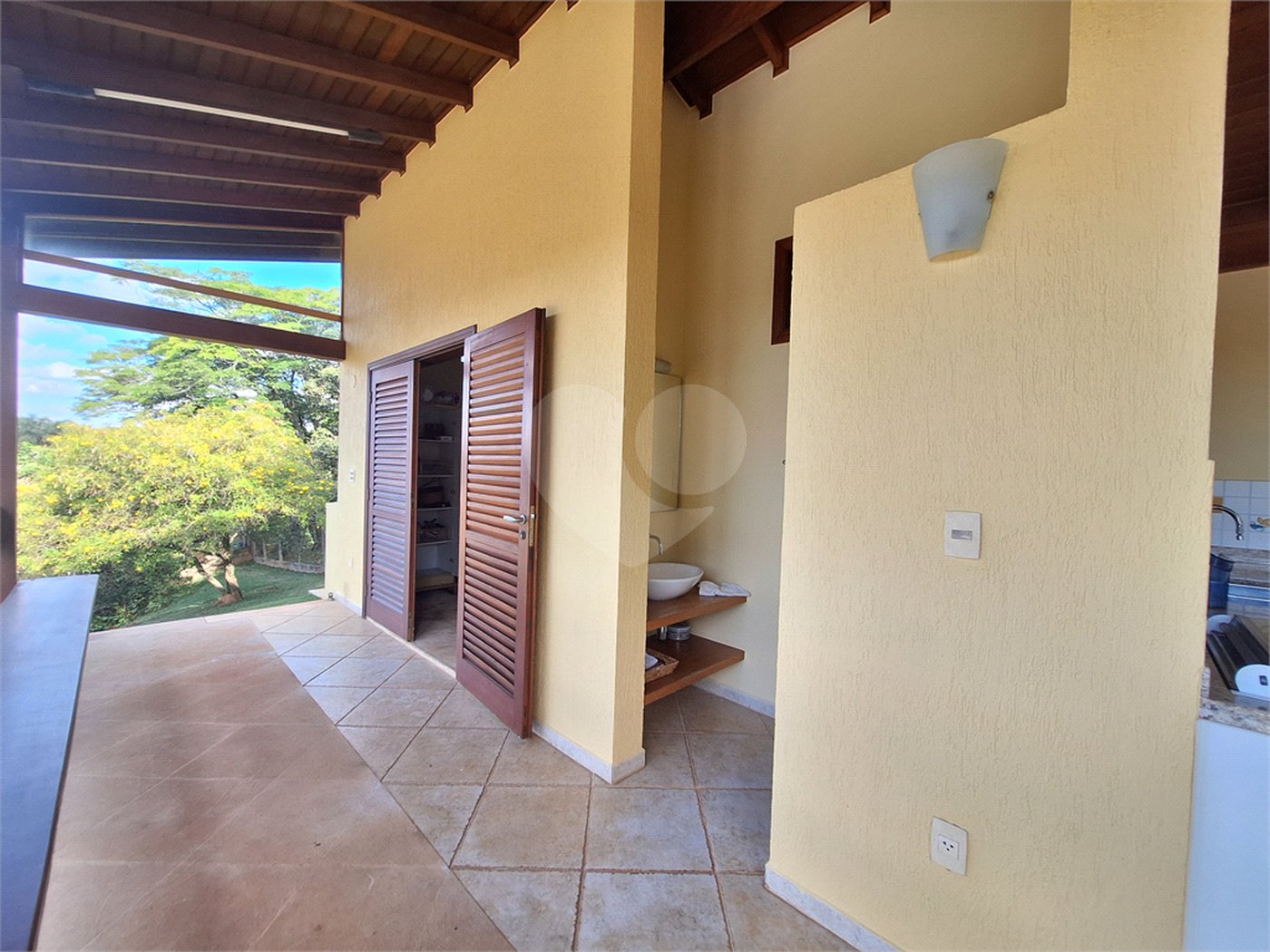 Casa à venda com 3 suítes no condomínio Chácaras do Lago, Vinhedo - SP