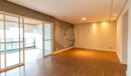 Apartamento à venda com 3 quartos, sendo 1 suíte,  em Chácara Santo Antônio, São Paulo, SP