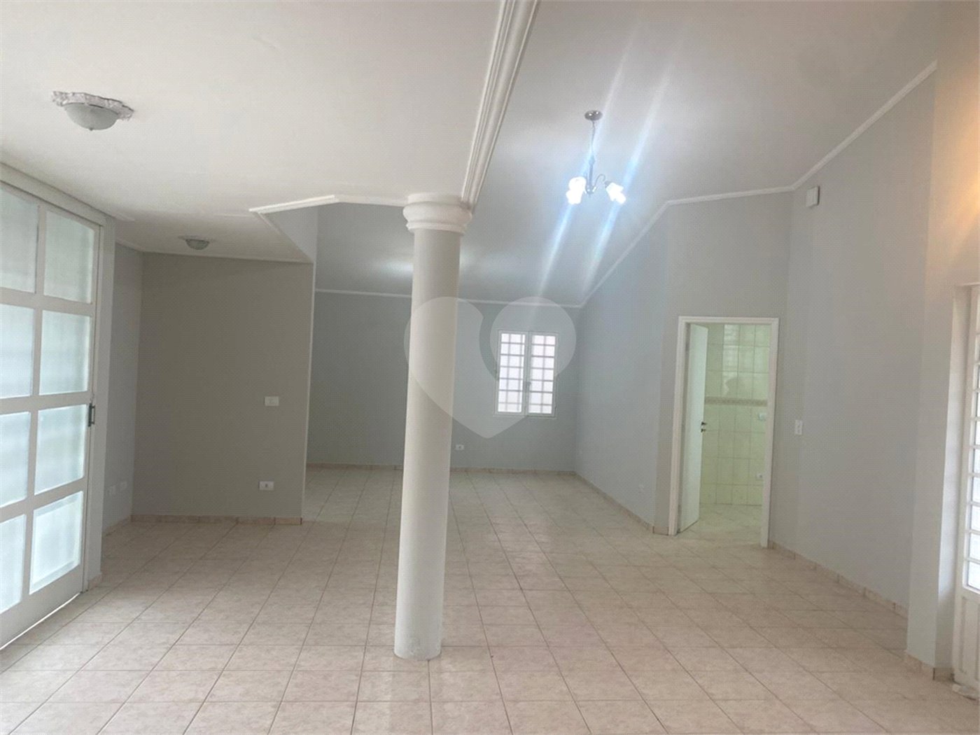 Sobrado à venda ou para alugar com 3 quartos, sendo 1 suíte, no Centro, Salto, SP