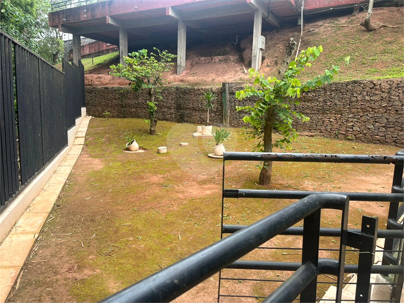 Casa à venda com 3 quartos, sendo 1 suíte, no condomínio New Village, Cotia - SP