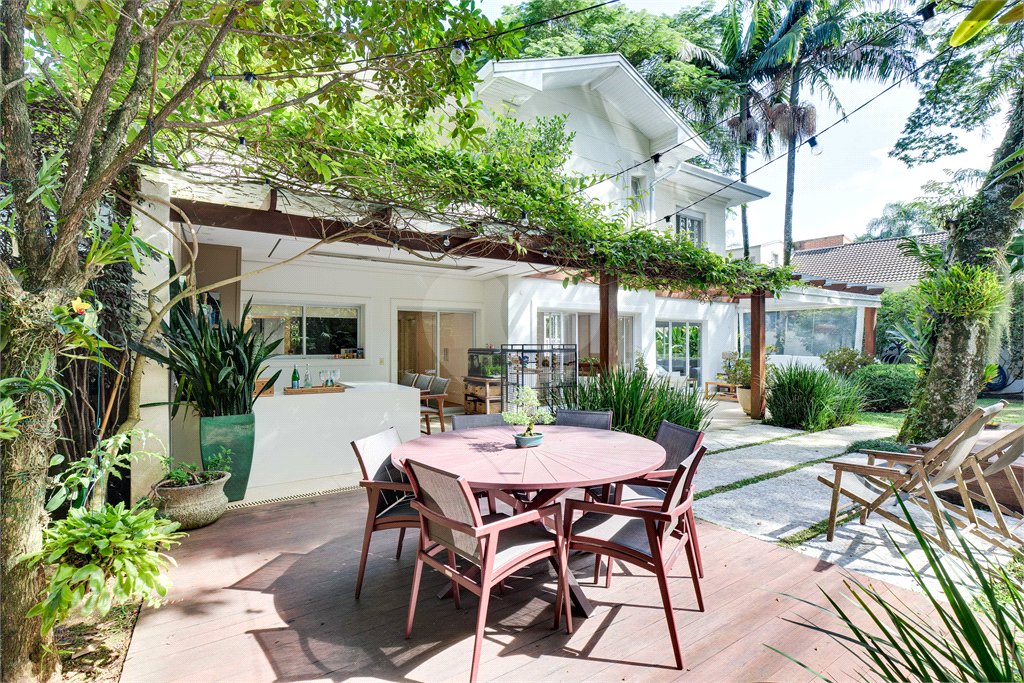 Casa à venda com 3 suítes no condomínio Parc Vignoble, São Paulo - SP