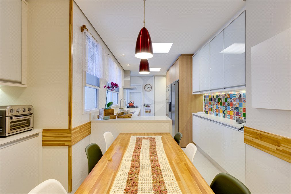 Apartamento à venda com 4 quartos, sendo 2 suítes, em Campo Belo, São Paulo, SP