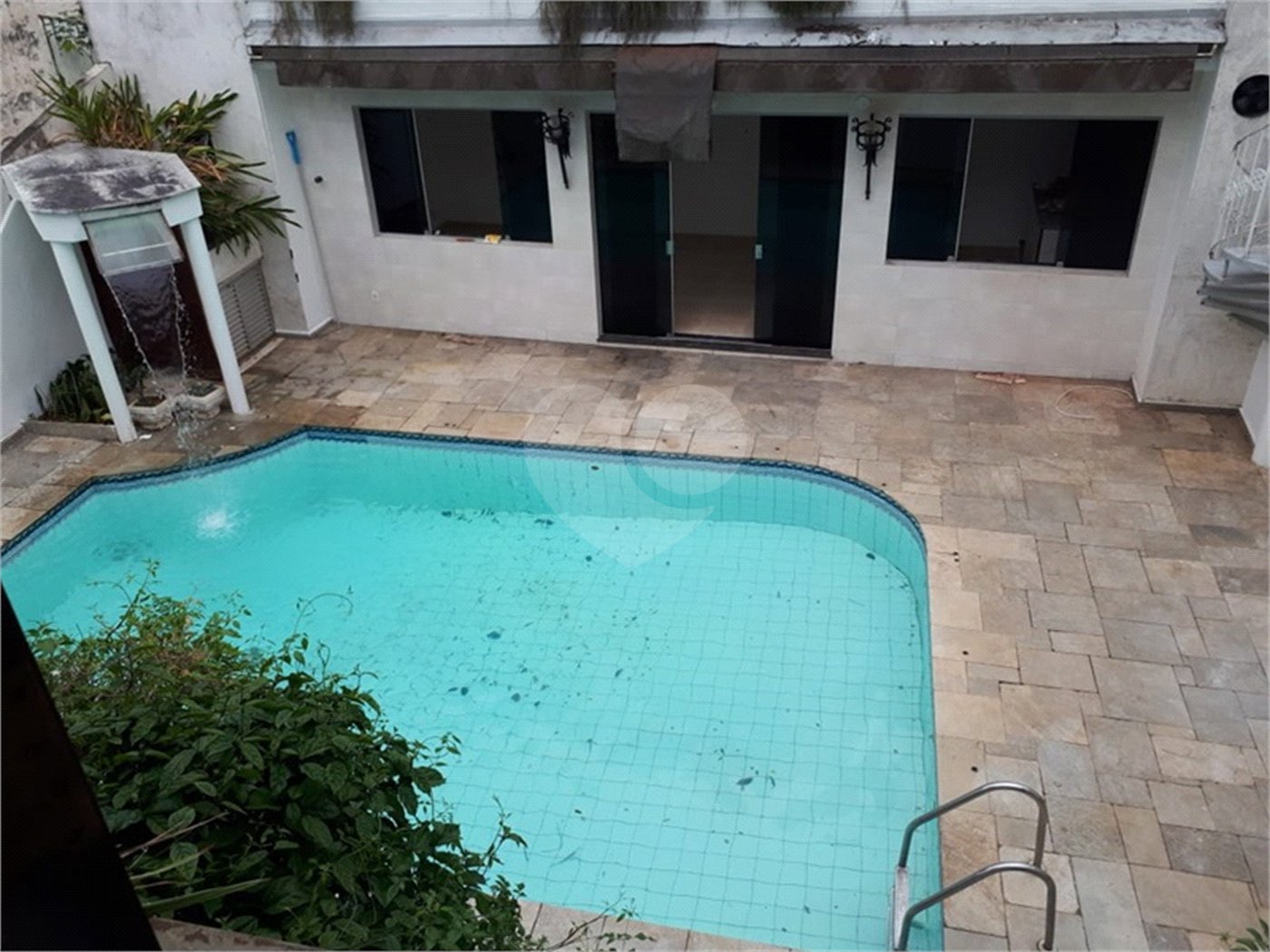 Sobrado à venda com 5 quartos, sendo 3 suítes, em Tremembé, São Paulo, SP