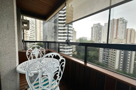 Apartamento à venda com 4 quartos, sendo 3 suítes,  em Vila Andrade, São Paulo, SP