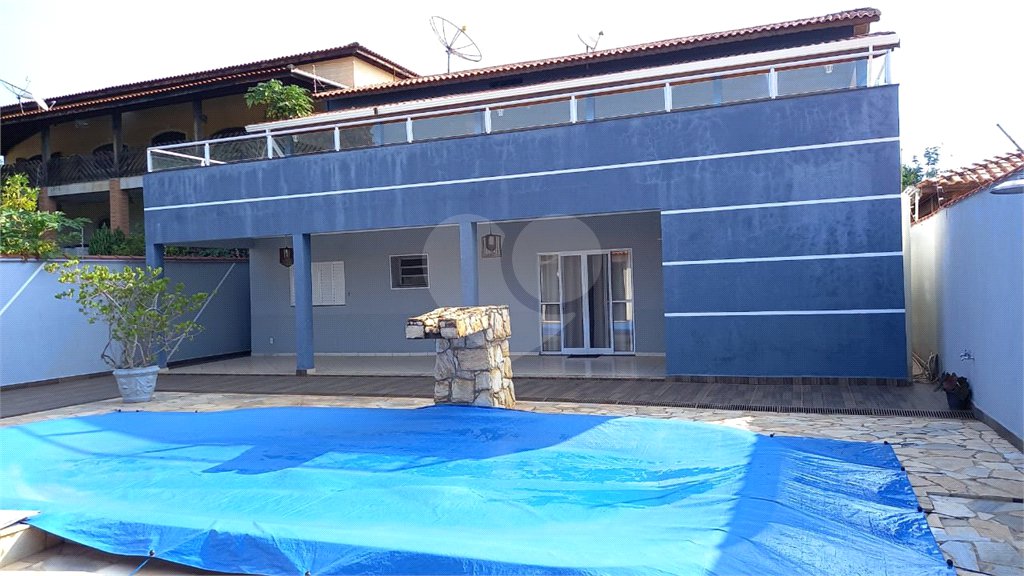 Casa à venda com 8 quartos, sendo 3 suítes,  no condomínio Terras de Santa Rosa, Salto - SP