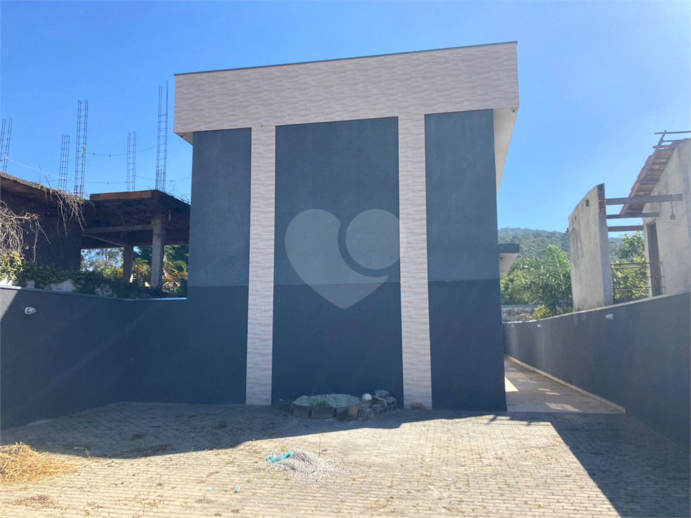 Casa à venda com 2 suítes no condomínio Villagio, Mogi das Cruzes - SP
