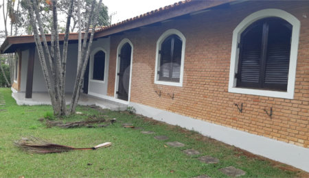 Casa à venda com 3 quartos, sendo 1 suíte,  em Vila Santista, Atibaia, SP