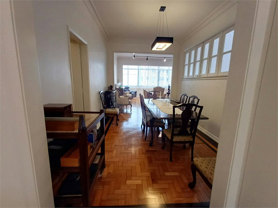 Apartamento à venda com 3 quartos, sendo 1 suíte, em Copacabana, Rio de Janeiro, RJ