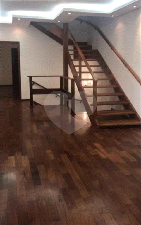 Casa à venda com 4 quartos, sendo 3 suítes,  em Cerâmica, São Caetano do Sul, SP