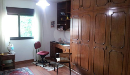 Casa Térrea à venda com 4 quartos, sendo 2 suítes,  em Jardim Floresta, São Paulo, SP