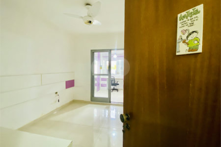 Sobrado à venda com 4 quartos, sendo 1 suíte, em Vila Gilda, Santo André, SP