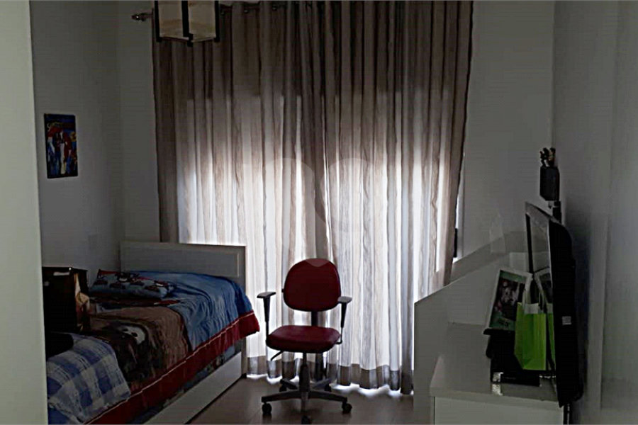 Casa à venda com 4 quartos, sendo 2 suítes, no condomínio Cond Residencial Villagio da Serra, São Paulo - SP