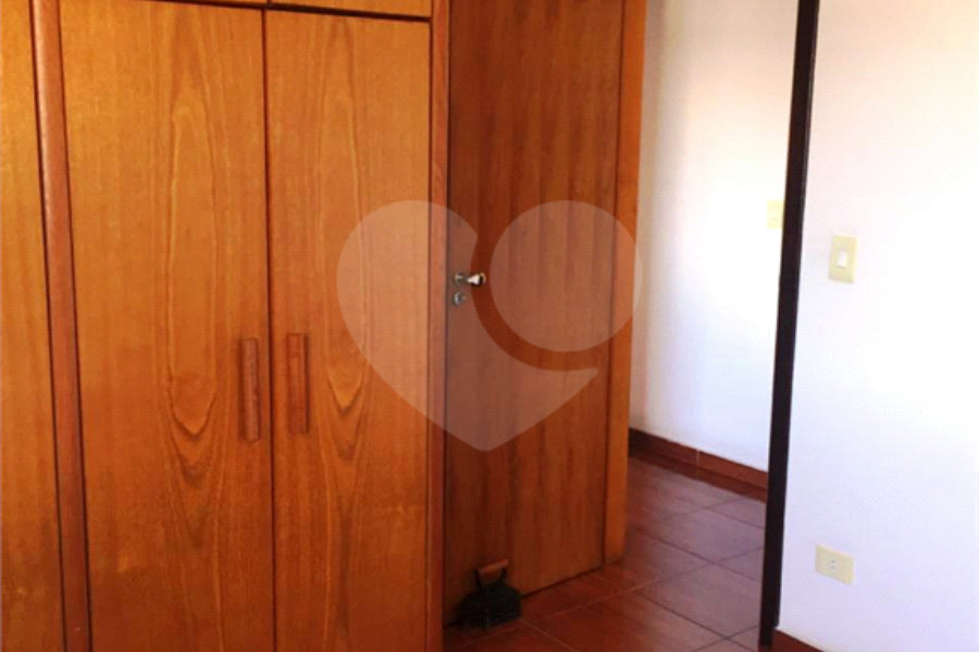 Casa à venda com 3 quartos, sendo 1 suíte, no condomínio Coelho III, São Paulo - SP