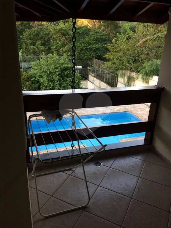 Casa à venda com 4 quartos, sendo 2 suítes, no condomínio Flamboyant, Atibaia - SP