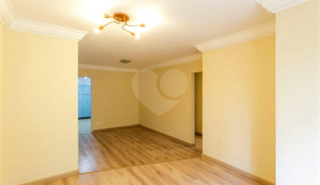 Apartamento à venda com 2 quartos, sendo 1 suíte,  em Vila Uberabinha, São Paulo, SP