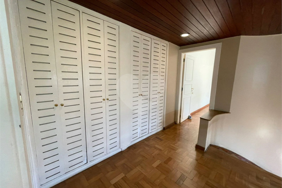 Sobrado à venda com 4 suítes em Sumaré, São Paulo, SP